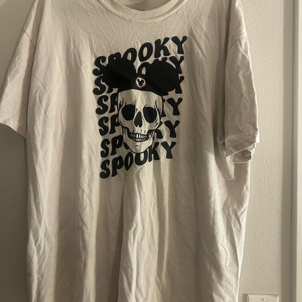 Spooky Skull Graphic T-Shirt